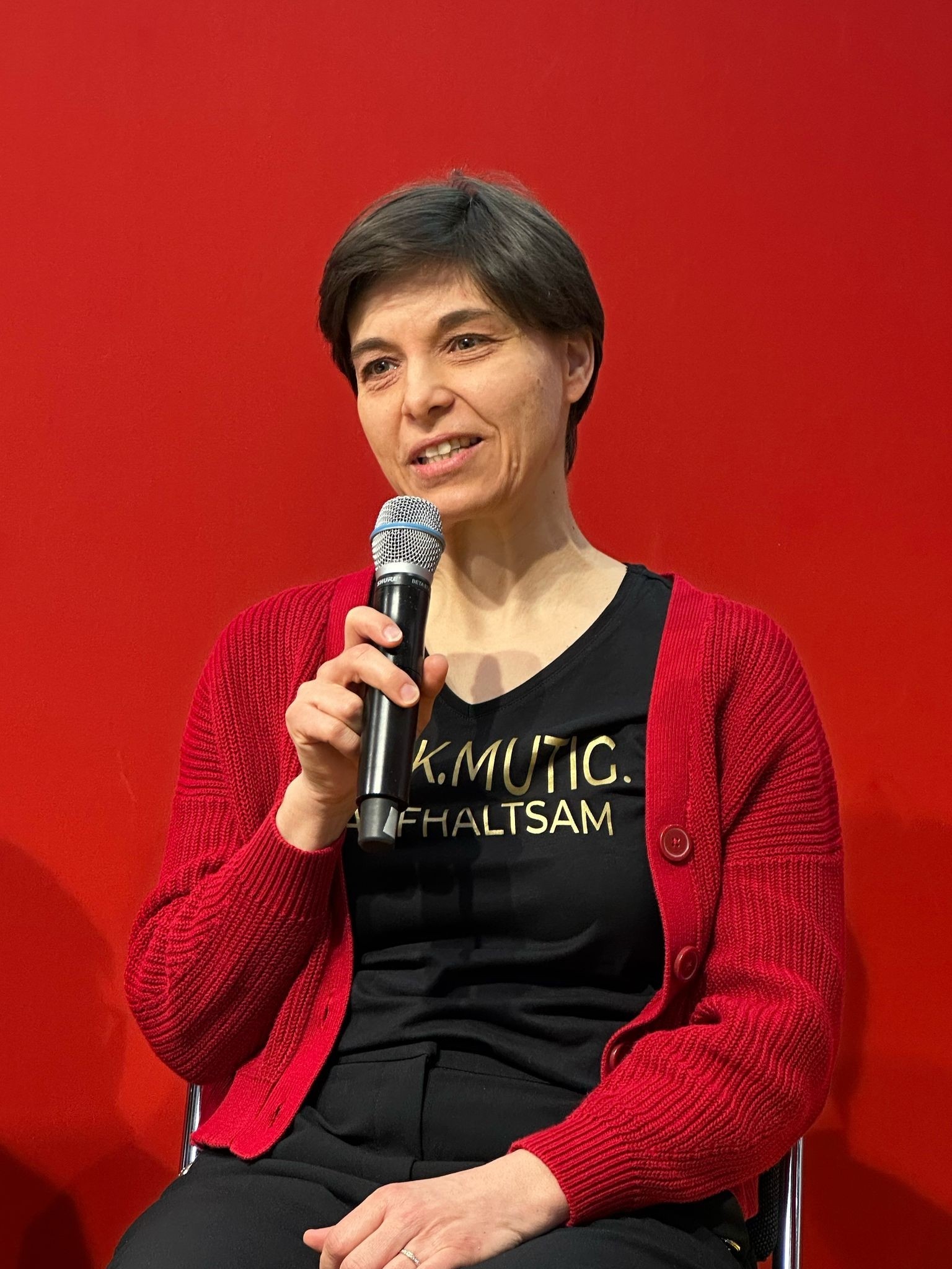 487388630_591108270625856_7962660904563276533_n Lydia Plasson bei der Buchvorstellung auf der Leipziger Buchmesse